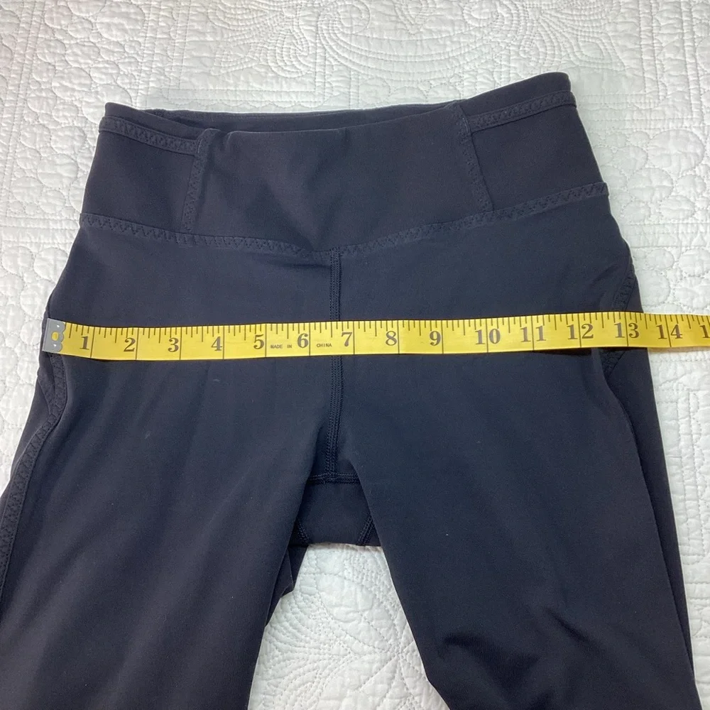 Lululemon Black Cropped Leggings Women’s Size‎ 4 Yoga Running Walking Athleisure